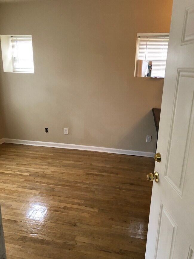 Building Photo - 5962 Oakherst Plz