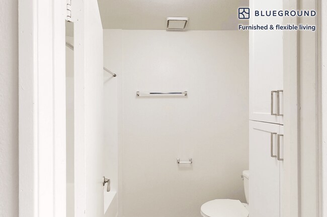 Building Photo - 24950 Via Florecer