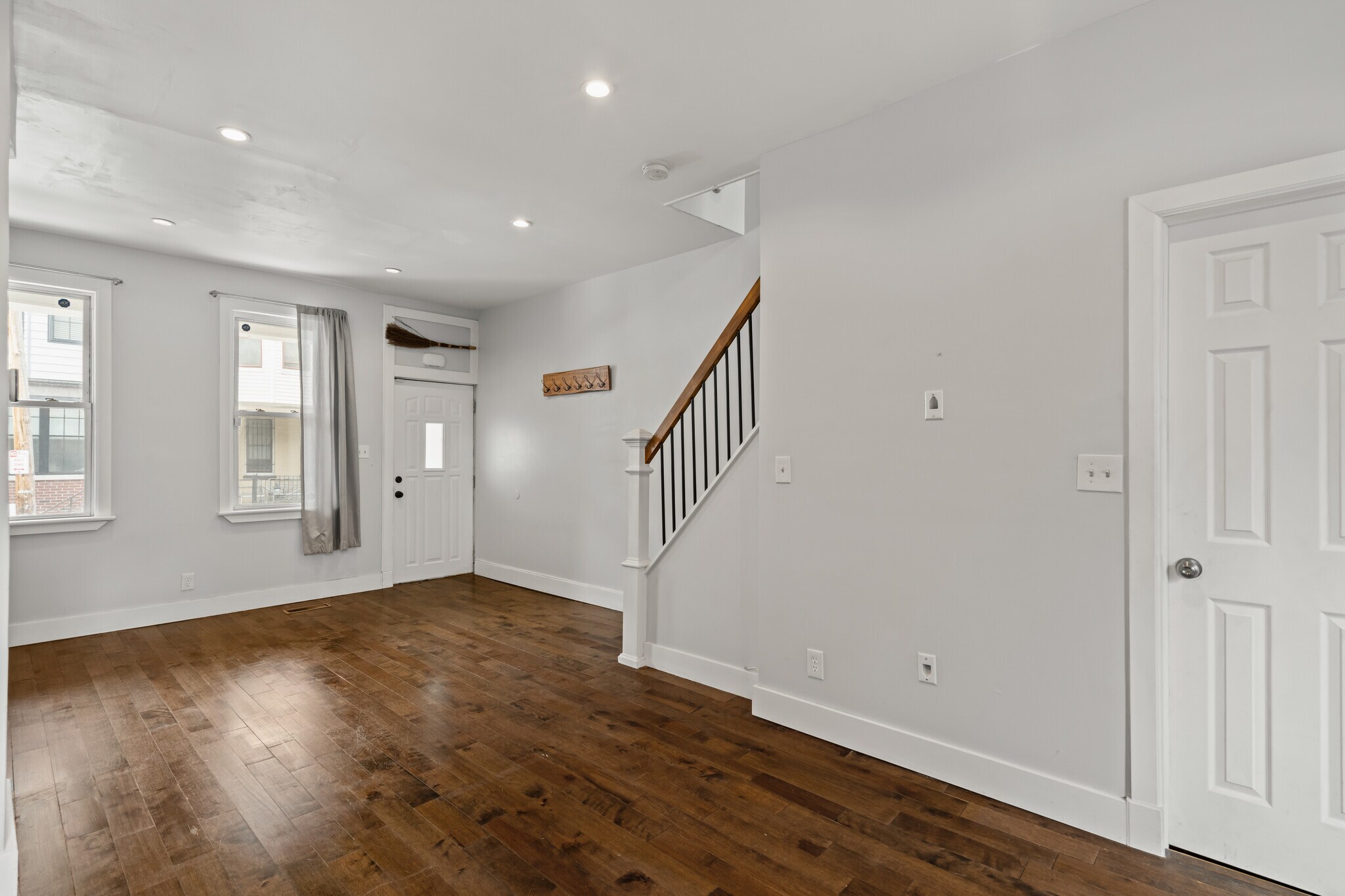 Building Photo - 1457 N Corlies St