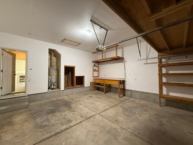 Building Photo - Freshly Updated Four Bedroom
