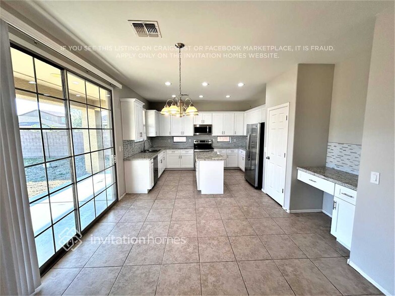 Building Photo - 15923 W Tohono Dr
