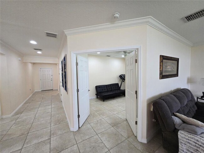 Building Photo - 2246 Waukegan Dr