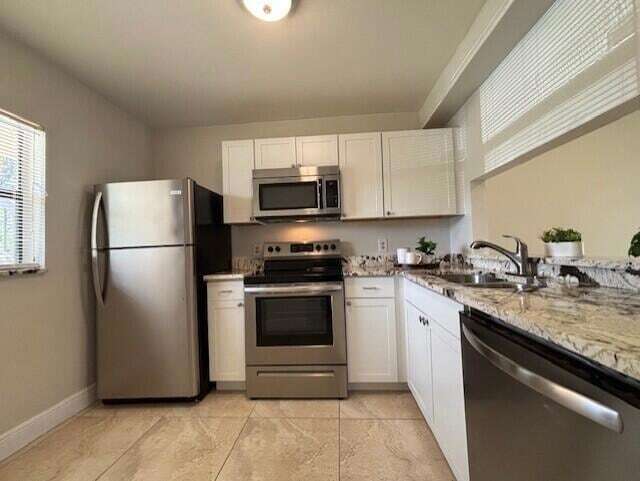 Building Photo - 6748 Palmetto Cir S