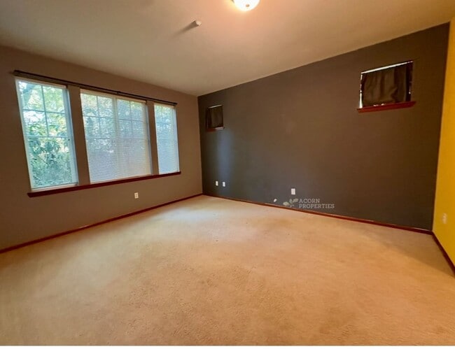 Building Photo - 1850 SW Scenic Heights St
