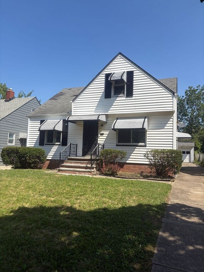 Primary Photo - For Rent – 4 Bed / 2 Bath – $1,495 – Secti...