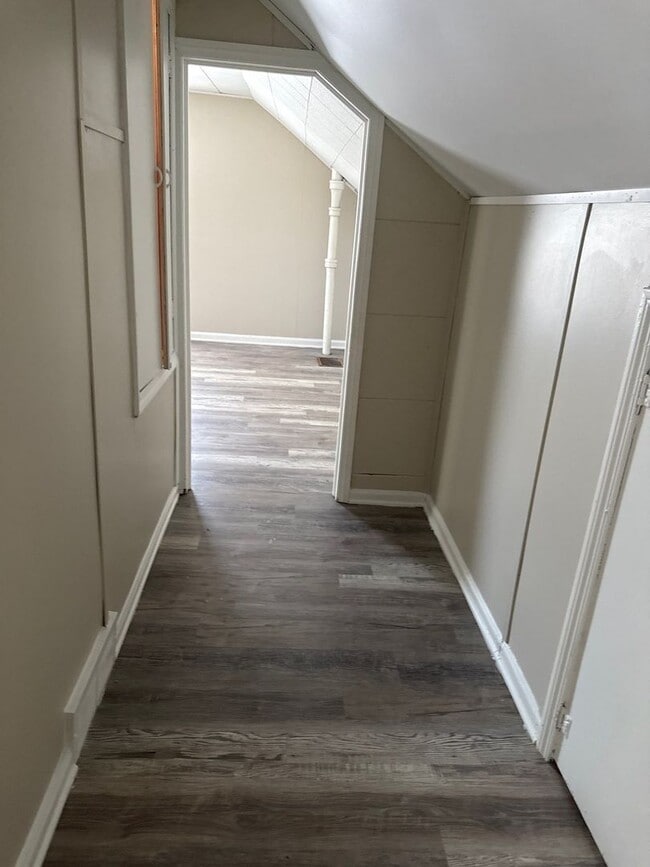Building Photo - Freshly Renovated 4-Bedroom Home – Quality...
