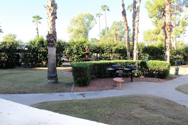Building Photo - Studio Located in Monaco South Scottsdale Condominiums