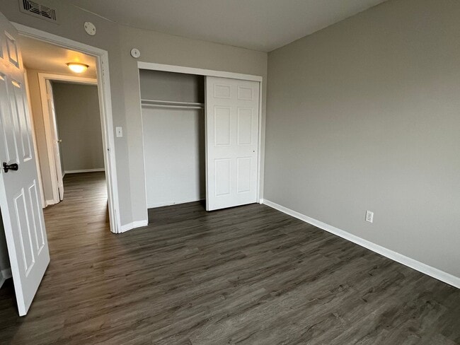 Building Photo - East Ridge Apartments - Remodeled 2 bedroom unit w/ Balcony