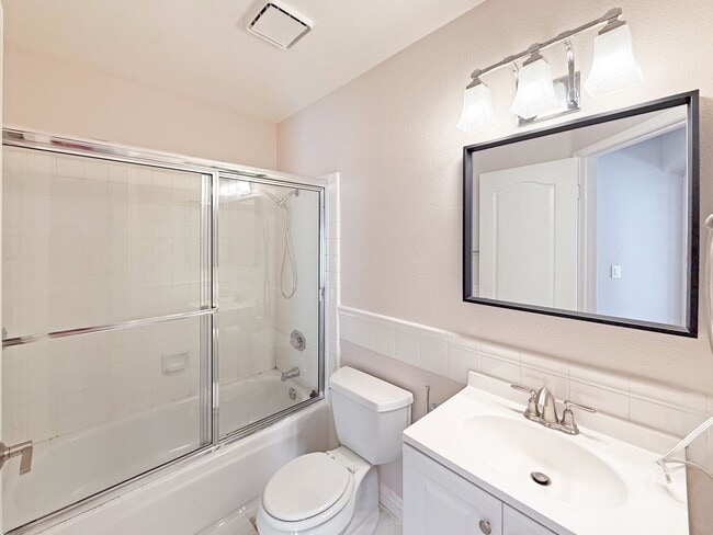 Building Photo - SD: 2BD/2BA Townhome with Private Balcony, 2-Car Garage, and Loft!