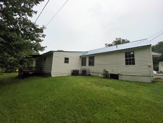 Building Photo - 104/105 7th Ave SE