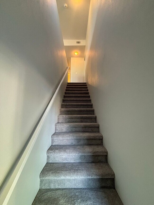 Building Photo - *CUTE 2 MASTER BEDROOM CONDO IN GATED COMMUNITY!!*