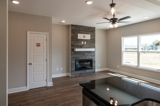 Building Photo - Contemporary 3-Bedroom Beauty with Walk-In Closet and Tile Shower Retreat
