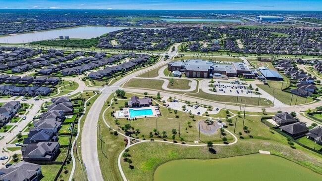 Building Photo - 8111 Fairfield Mnr Wy