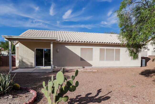 Building Photo - 10132 E Paseo San Bernardo