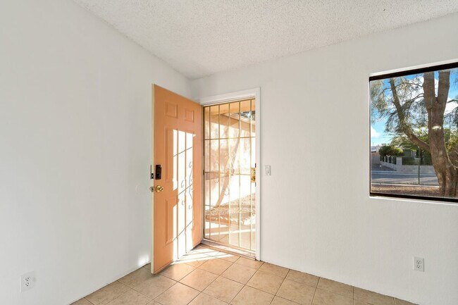 Building Photo - 6082 S Birchwood Dr