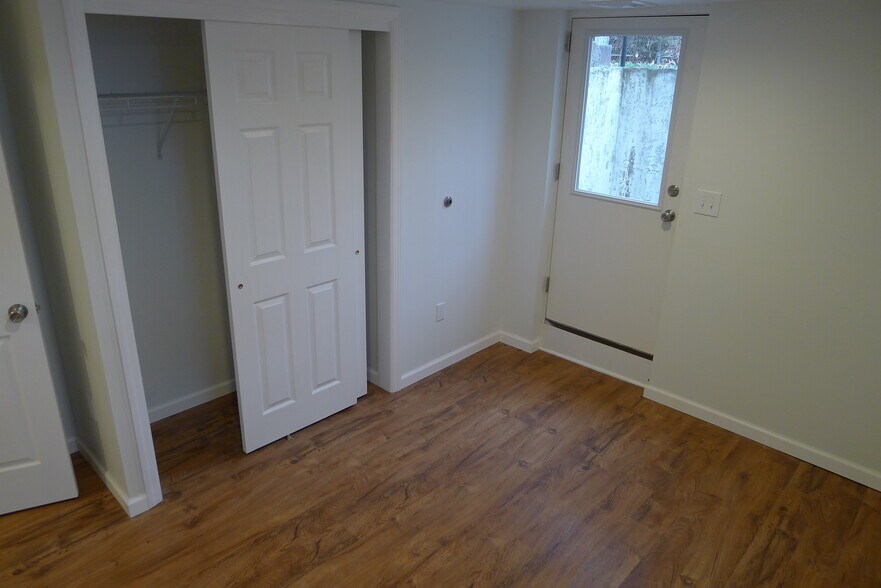 Building Photo - 278 Valley View Road