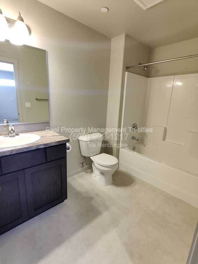 Building Photo - 5748 W Albany Pl
