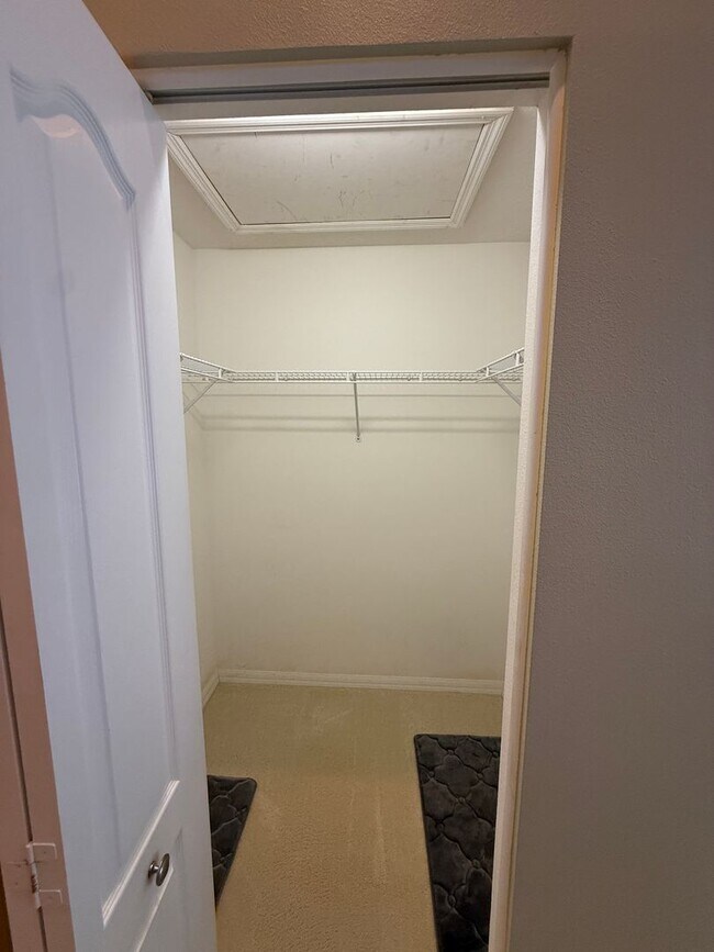 Building Photo - Lakeview 2 Bedroom 2 Bath Condo on Golf Co...