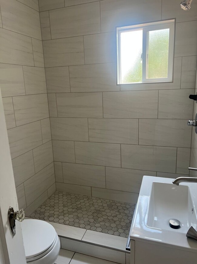 Building Photo - 308 College Ct