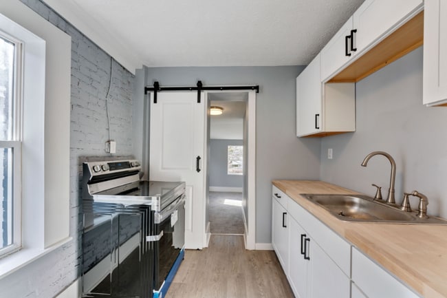 Building Photo - 361 S Harris Ave