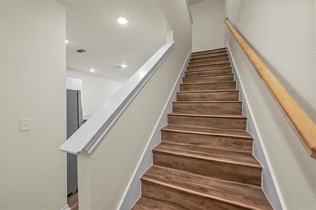 Building Photo - 105 4th St