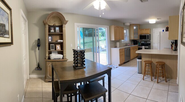 Building Photo - 1803 Salmon Dr