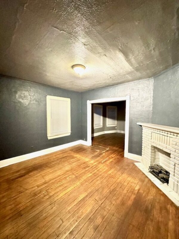 Building Photo - 801 S Quaker Ave