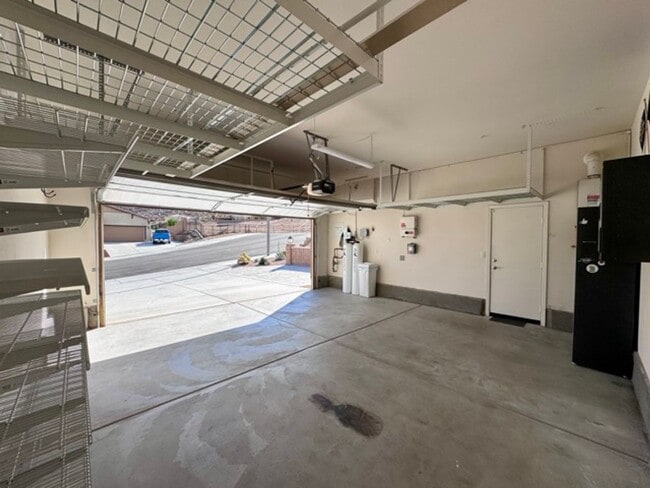 Building Photo - Stunning 2021 built 4 bedroom home for LEA...