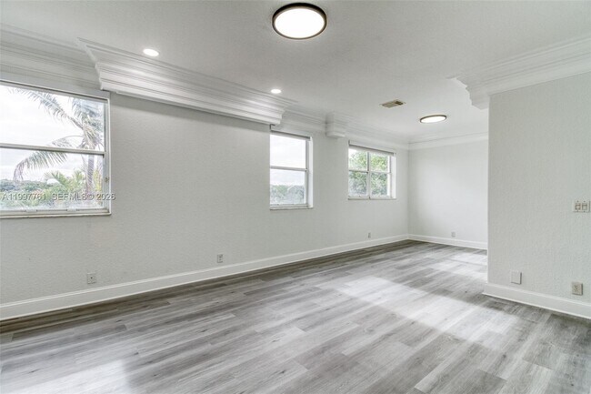 Building Photo - 5363 SW 38th Ave