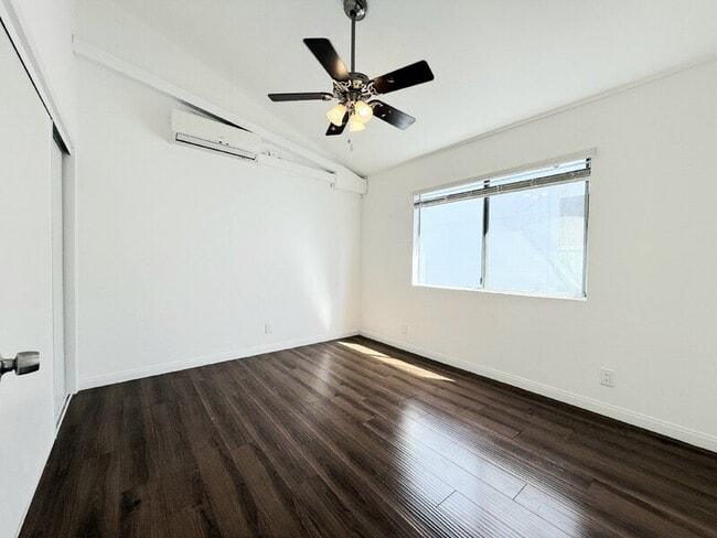 Building Photo - 1343 W 36th St