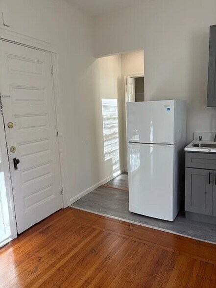 Building Photo - 254 Hope St