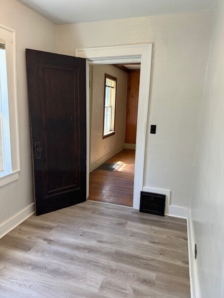 Building Photo - 826 7th St S