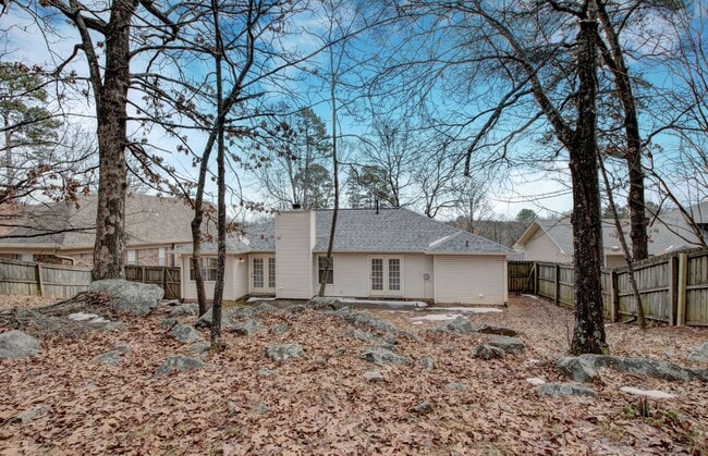 Building Photo - Highly Desirable 3-Bedroom Home with Modern Comforts.