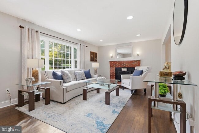 Building Photo - 5642 Jefferson Blvd