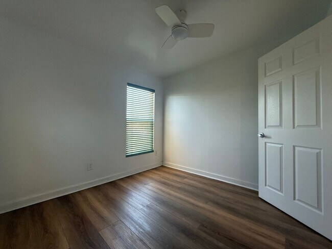 Building Photo - Charming updated home!