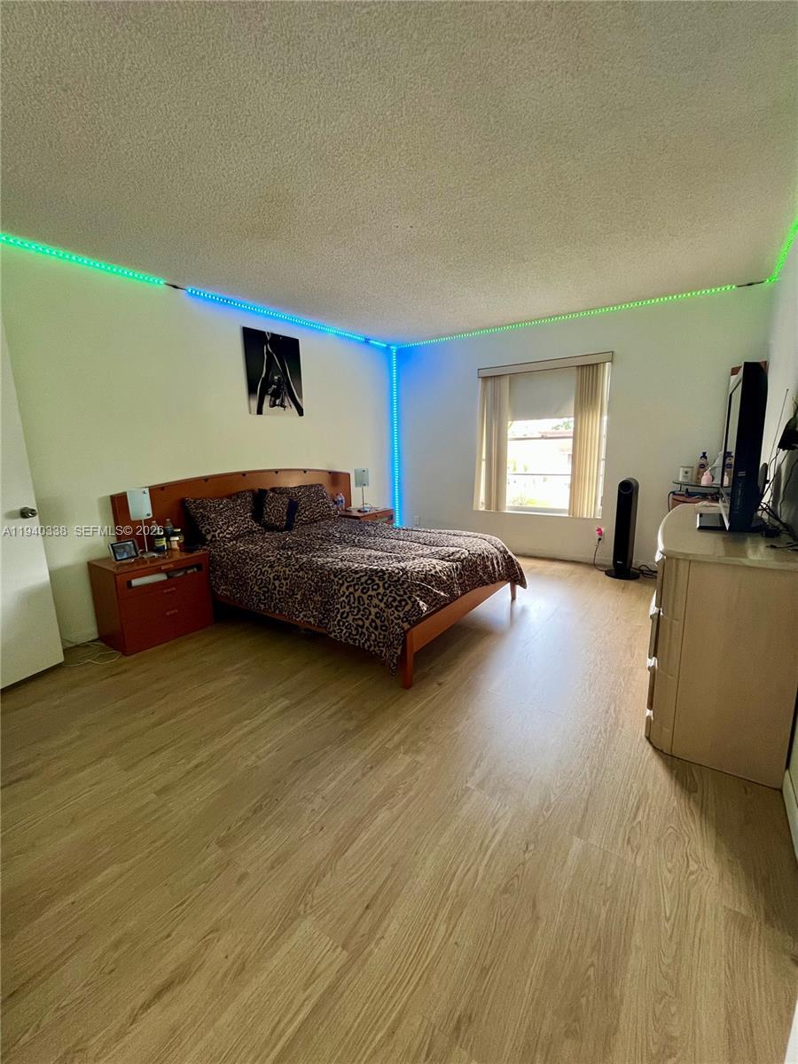 Building Photo - 8005 Lake Dr