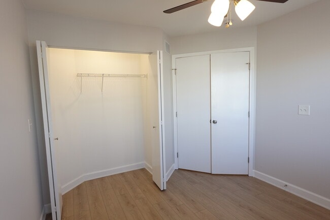 Building Photo - 881 Essex Cir