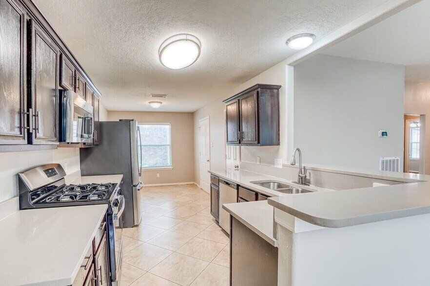 Building Photo - 6614 High Stone Ln