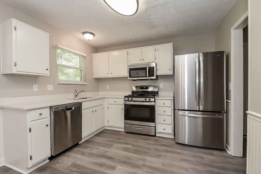 Building Photo - 895 Highland Terrace NE