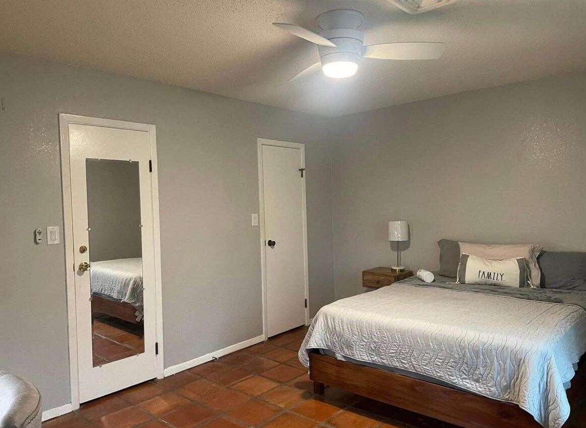 Building Photo - 712 Continental Dr