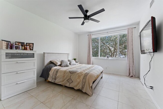 Building Photo - 11040 Light House Ct