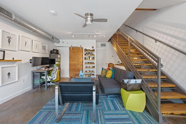 Building Photo - 1601 E Cesar Chavez St