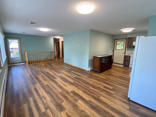 Building Photo - Nice 3 Bedroom house on the river front in Hudson