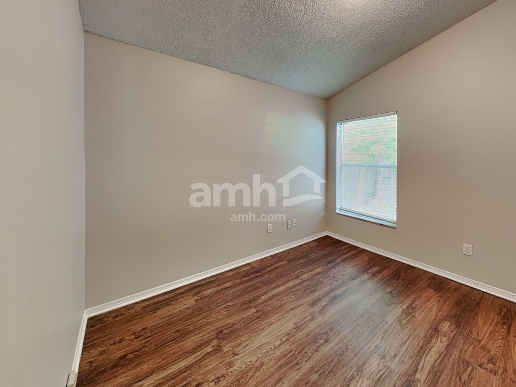 Building Photo - 503 Tree Shore Dr