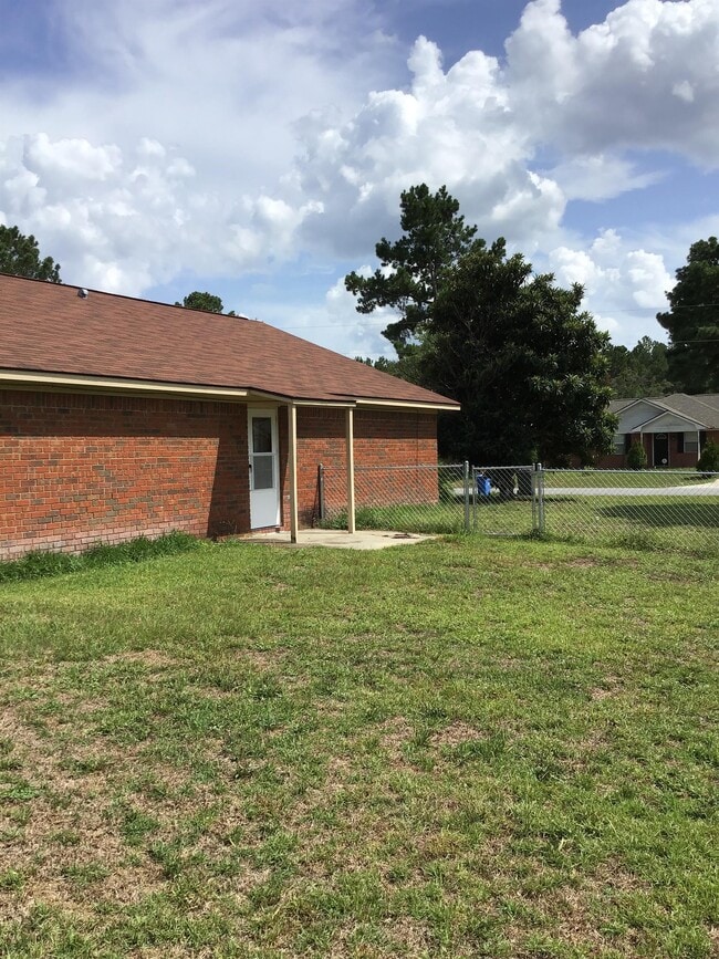 Building Photo - 13 Shayna Dr