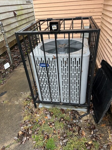 Building Photo - 1130 Greenaway Pl