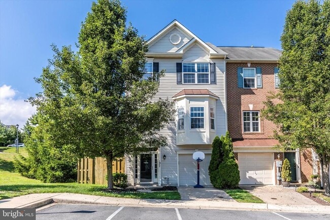 Building Photo - 1742 Trestle St