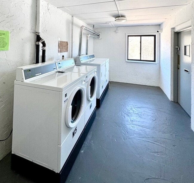 Building Photo - 147 Turner Rd