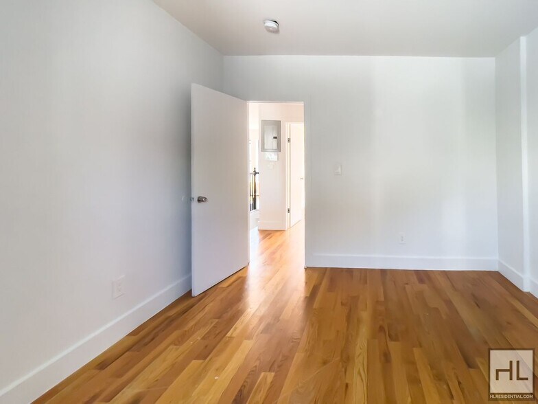 Building Photo - Spacious Bushwick 2 Bed 1-Bath / Great Loc...