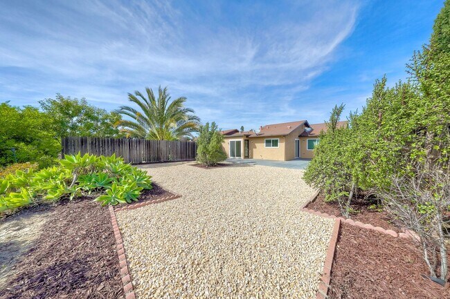 Building Photo - Charming 55+ Fully Remodeled 2 Br. 1 Ba. Duplex - Sunny Hills